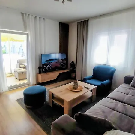 In Split-free Parking Apartament