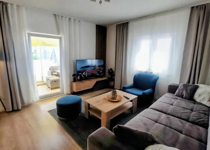 In Split-free Parking アパート